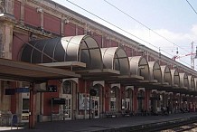 Il tabasse sa campagne dans les WC du train Nice-Paris